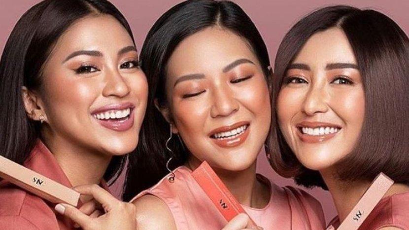 5 Lip Gloss Terbaik untuk Riasan Bibirmu Terlihat Mewah