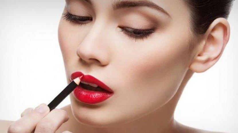 Tips Memilih Lip Liner, Item Make Up Penyempurna Lipstik yang Wajib Kamu Miliki