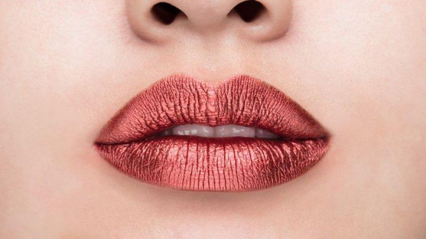 Kamu Wajib Coba, Ini 5 Tips agar Lipstik Awet Seharian