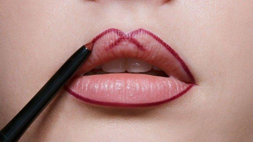 Tips Membuat Efek Bibir Tebal seperti Ariel Tatum, Kuncinya Ada di Lip Liner