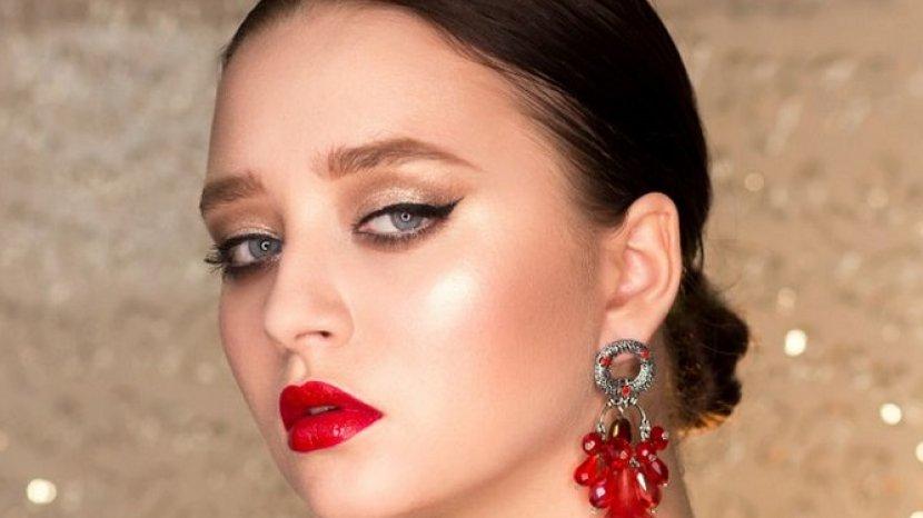 Tips Memilih Lipstik Merah Sesuai Warna Kulit untuk Perayaan Hari Imlek