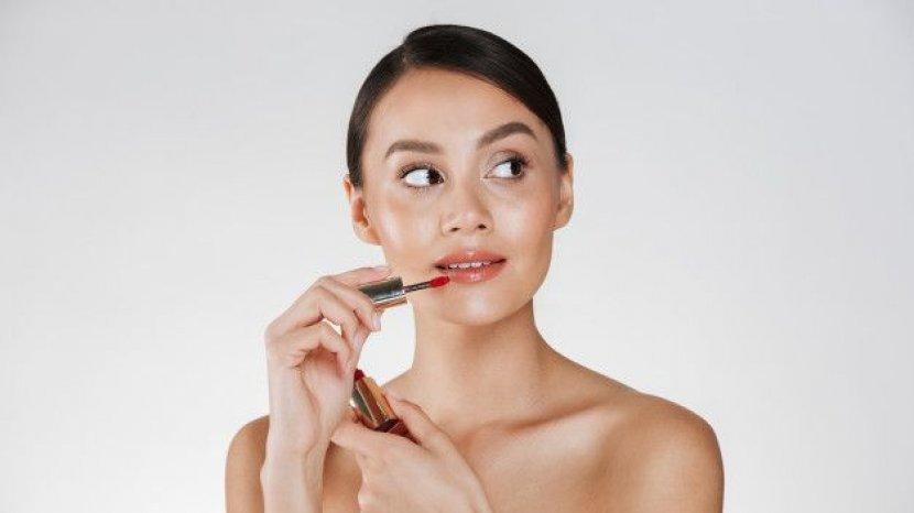 Super Ringan dan Meratakan Warna Bibir, Simak Review emina Lip Creammate Chocolava