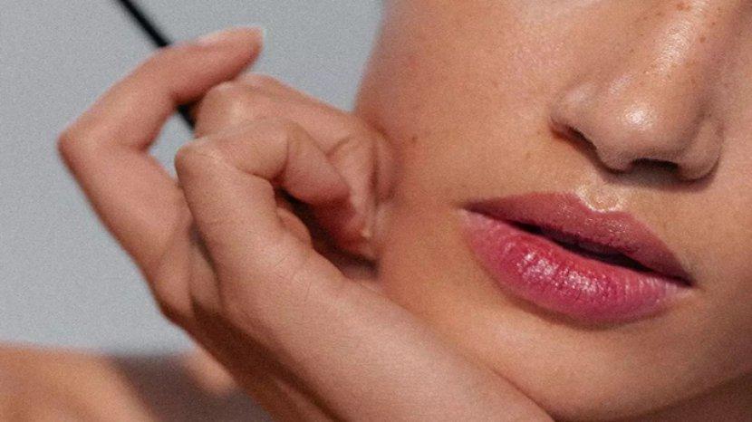 Ingin Lipstik Awet dan Tidak Mudah Pudar Saat digunakan? Coba Lakukan 4 Hal Ini