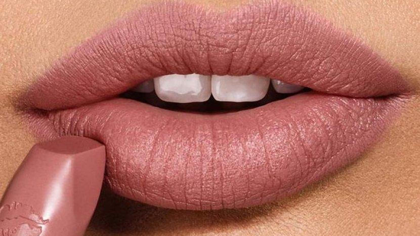 Tips Pemilik Bibir Gelap: Agar Warna Cerah, Pakai Concealer Dulu Sebelum Mengoleskan Lipstik