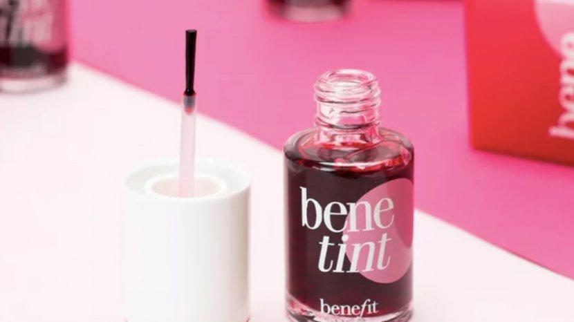 Lebih Suka Lipstik Tint Dibanding Matte? Coba 5 Rekomendasi Lip Tint dari Benefit Cosmetics Ini