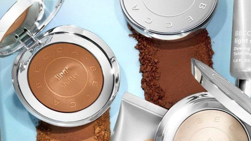 Rekomendasi 4 Highlighter Terbaik untuk Makeup Agar Wajah Nampak Lebih Tirus