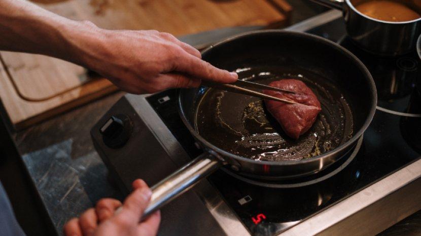 5 Saute Pan Ciptakan Hidangan Tumis Lebih Nikmat