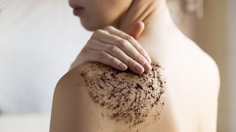 5 Rekomendasi Body Scrub Terbaik untuk Rontokkan Sel Kulit Mati
