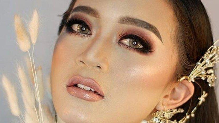 Make Up Glam Look, Gunakan Produk Lokal Emina