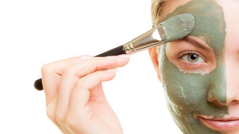 Rawat Wajah Berminyak dengan 5 Rekomendasi Clay Mask Terbaik