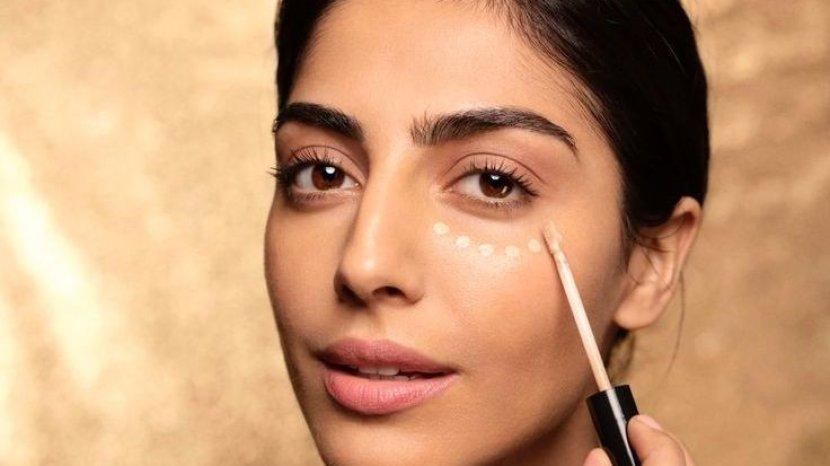 8 Tips Mengaplikasikan Concealer yang Tepat agar Terlihat Natural dan Menyatu di Kulit