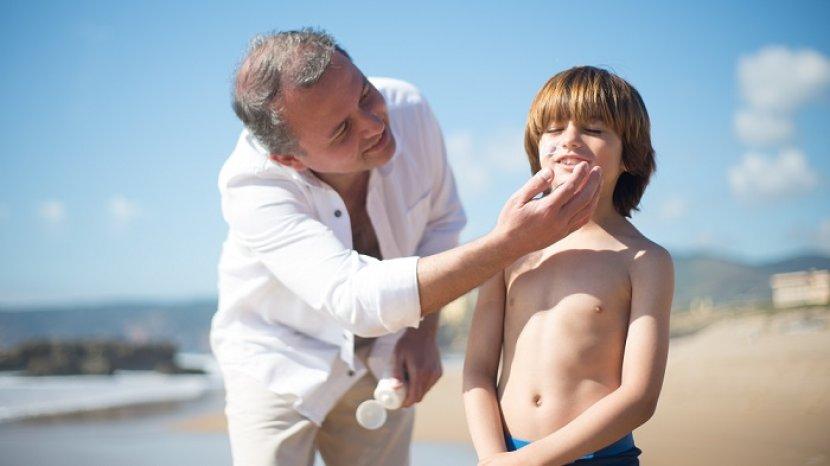 Rekomendasi Sunscreen yang Aman dan Cocok untuk Temani Aktivitas Anak di Luar