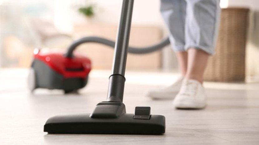 membersihkan-dengan-vacuum-cleaner.jpg