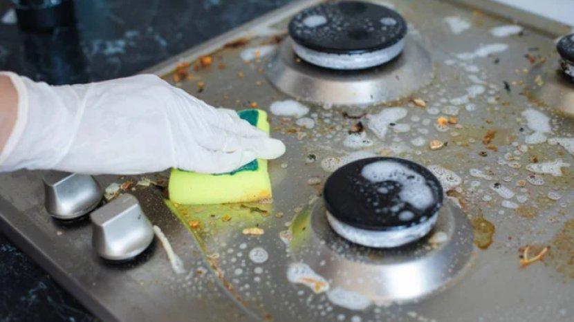 5 Bahan Alami Membersihkan Kerak Membandel di Permukaan Kompor