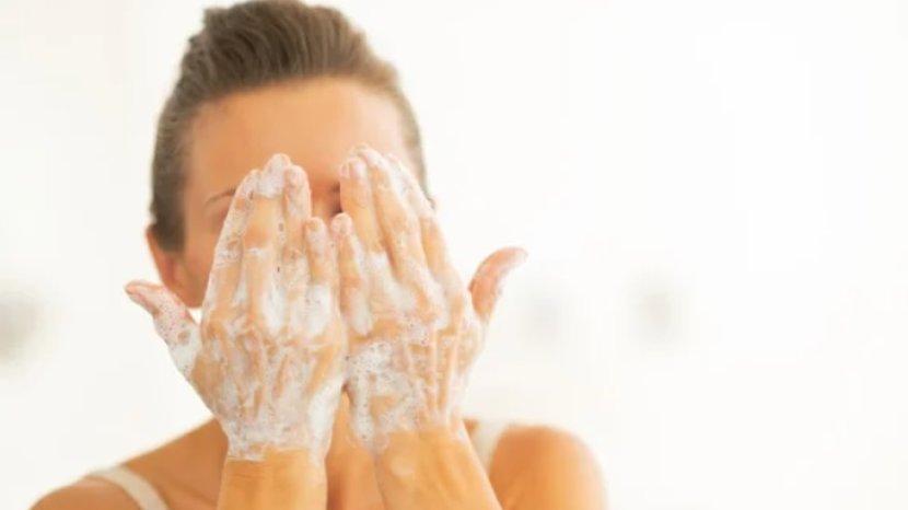 5 Rekomendasi Sabun Cuci Muka yang Aman untuk Semua Jenis Kulit