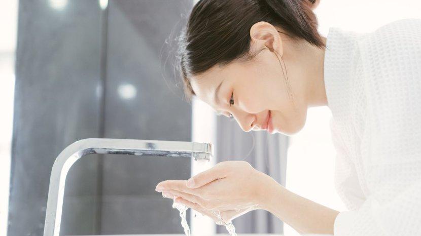5 Pilihan Facial Wash Lembapkan Kulit Wajah Kering dengan Maksimal