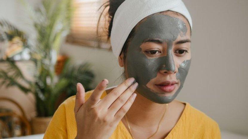5 Rekomendasi Clay Mask, Ampuh Bantu Hempas Masalah Jerawat di Wajah