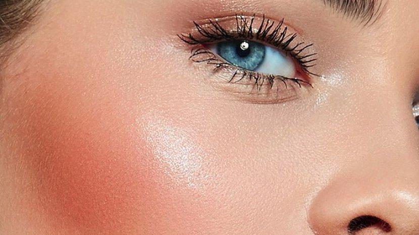 Review Femme Luster Stick Blush, Hadir dengan 3 Shade yang Menarik