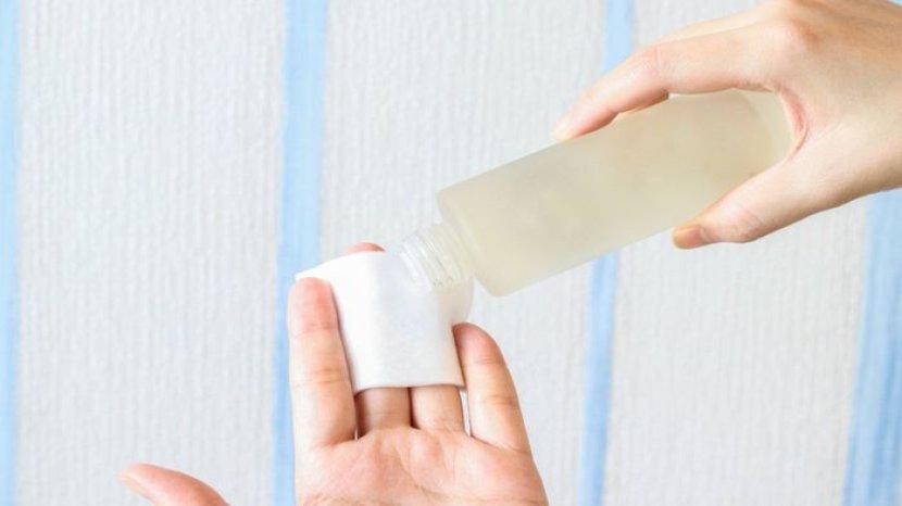 menuangkan-toner-ke-kapas.jpg