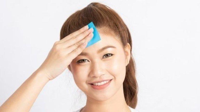 Review emina Sebum Fighter Loose Powder, Bikin Wajah Bebas Minyak Berlebih