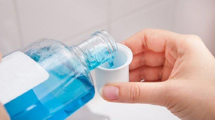 5 Rekomendasi Obat Kumur Ampuh Hilangkan Bau Mulut Berlebih