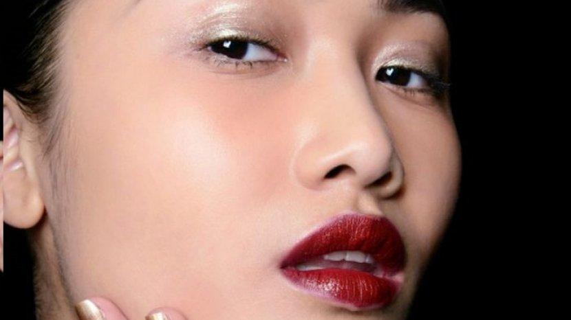 5 Rekomendasi Lipstik Warna Merah yang Cocok untuk Imlek