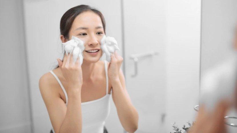 perbedaan-facial-foam-dan-facial-wash-mana-yang-paling-cocok-buat-kultmu.jpg