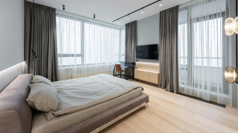 posisi-ketinggian-ideal-meletakkan-televisi-yang-benar-di-kamar-tidur.jpg