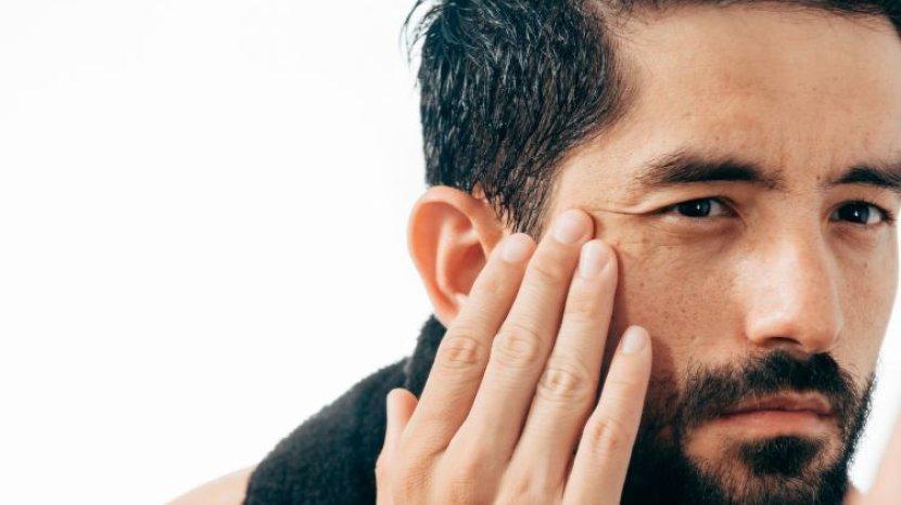 Rawat Kulit Wajah Pria dengan 5 Produk Face Emulsion