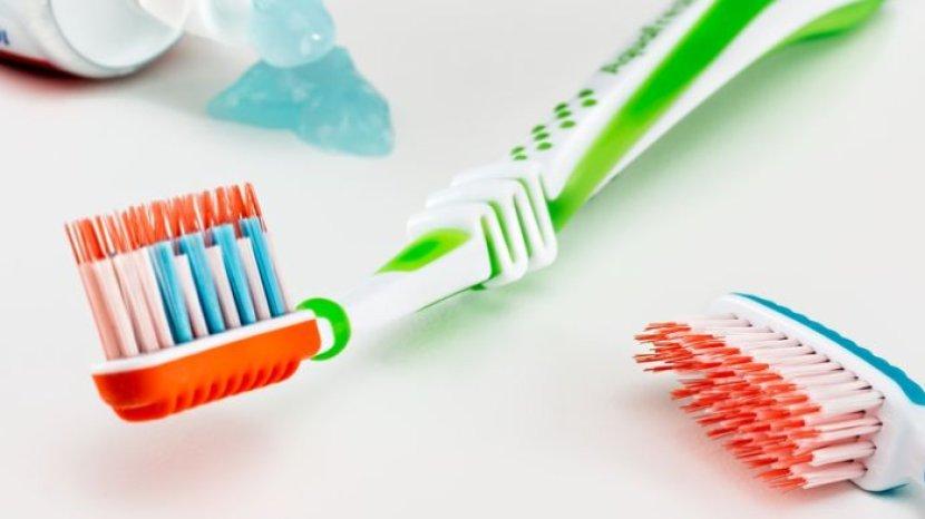 Jangan Dibuang Dulu, Sikat Gigi Bekas Punya 5 Manfaat untuk Membersihkan Rumah