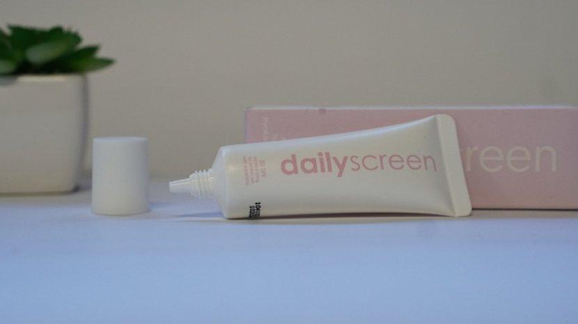 Review rayou Dailyscreen SPF 30, Moisturizing Suncreen Lokal Pertama Mengandung Squalane