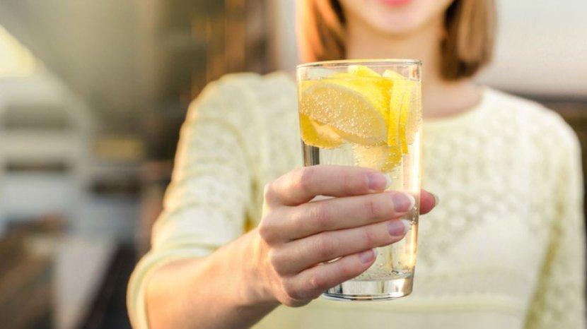 rutin-minum-air-lemon-dapat-membantu-melancarkan-dietmu.jpg
