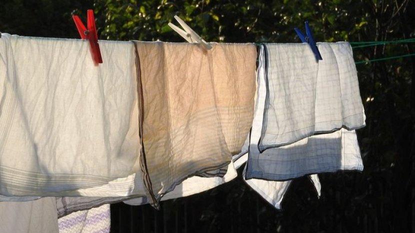 Pakaian Kering Bebas Apek Saat Musim Hujan dengan 5 Tips Ini