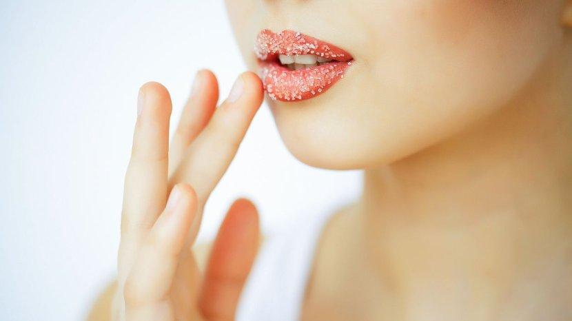 5 Lip Scrub Berbahan Alami dan Cara Membuatnya, Ampuh Atasi Bibir Kering dan Pecah-pecah