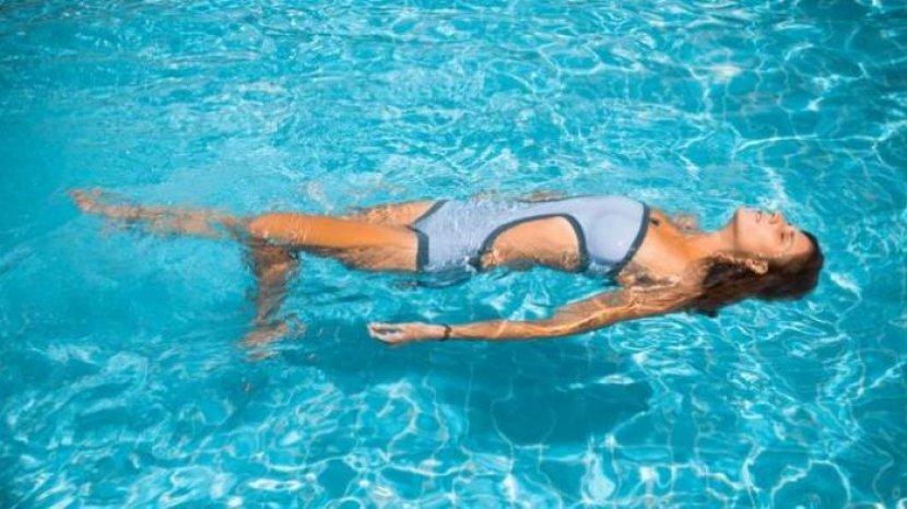 Berenang Saat Mentruasi? Ini Dia Cara yang Tepat untuk Menggunakan Pembalut