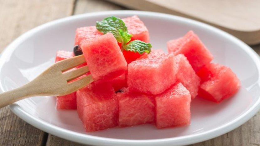 5 Tips Menyimpan Semangka Supaya Lebih Awet, Baik yang Sudah Dipotong atau Utuh