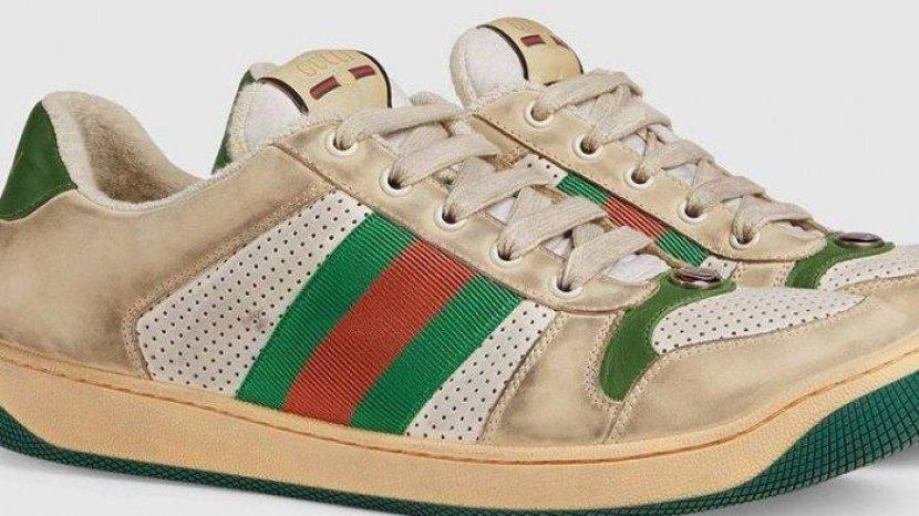 Sepatu Basah Saat Musim Hujan? Keringkan dengan 6 Cara Cepat Ini