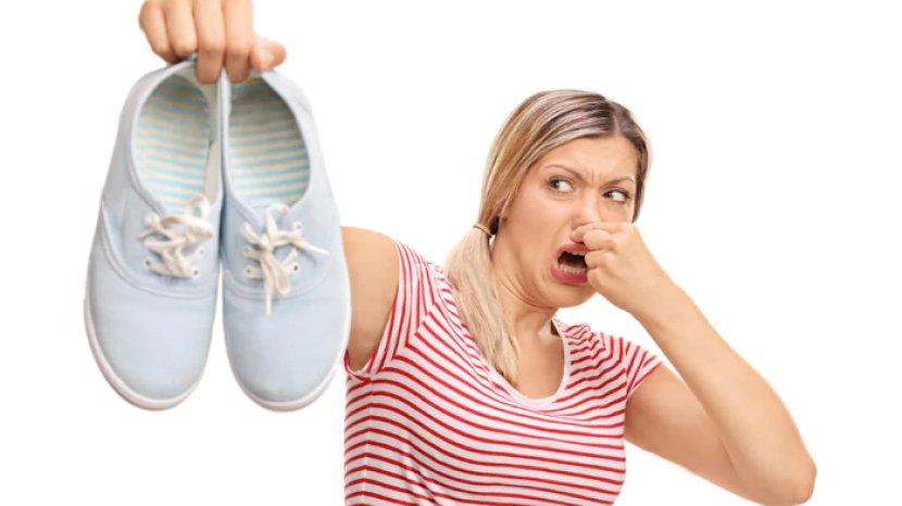 7 Tips Mengatasi Bau Sepatu yang Menyengat, Kembali Segar Tanpa Jasa Cuci Profesional