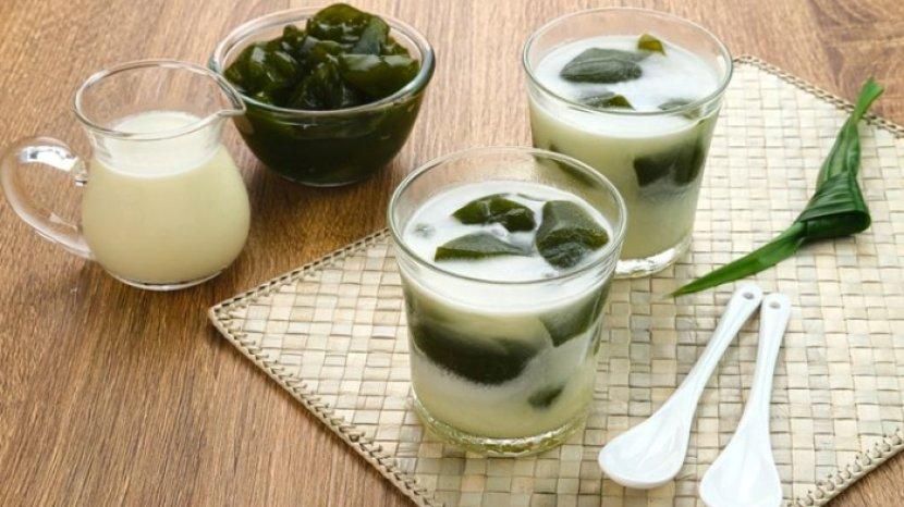 sering-menjadi-takjil-saat-buka-puasa-ternyata-ini-6-manfaat-cincau-untuk-kesehatan.jpg