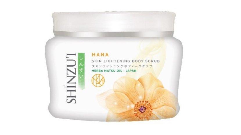 Review SHINZU'I Lightening Body Scrub Hana, Hadir dengan Wangi Feminim yang Ceria