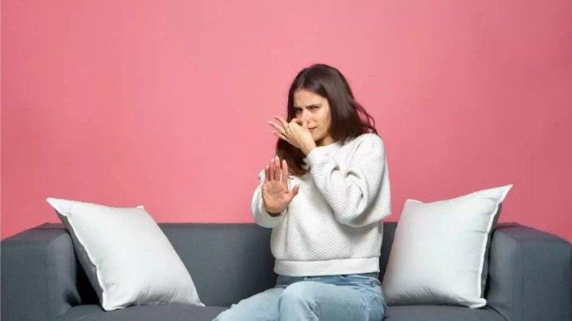 5 Tips Mengatasi Bau Apek pada Sofa, Bisa Dilakukan di Rumah Tanpa Jasa Pembersih