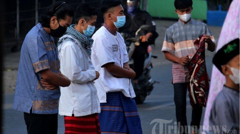 Cek 11 Cara Mudah Mencegah Warna Sarung Memudar dan Kusam