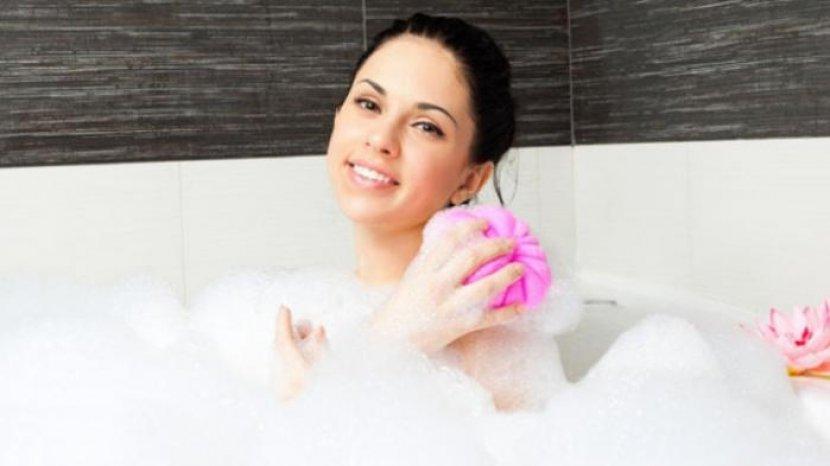 Bersihkan Badan Secara Maksimal, Kumpulan Peralatan Alat Mandi untuk Perempuan