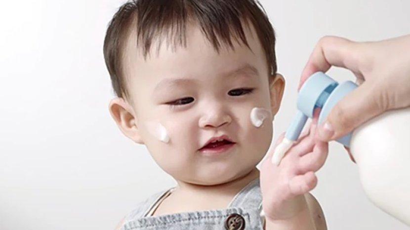 Anak Kecil juga Wajib Pakai Sunscreen, Ini 7 Rekomendasi Produk Terbaik untuk Buah Hati