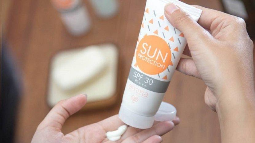 Review, Manfaat hingga Cara Pakai Emina Sun Protection SPF 30 PA+++. 