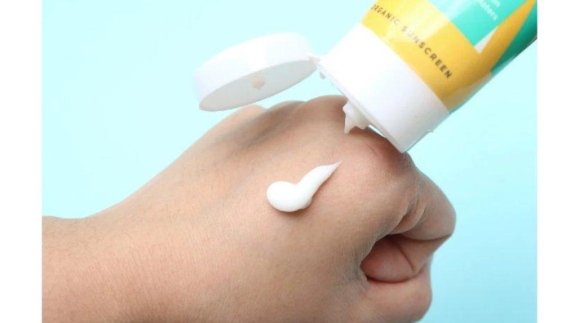 Tips Memakai Sunscreen yang Benar agar Kulit Bisa Terlindungi Optimal.