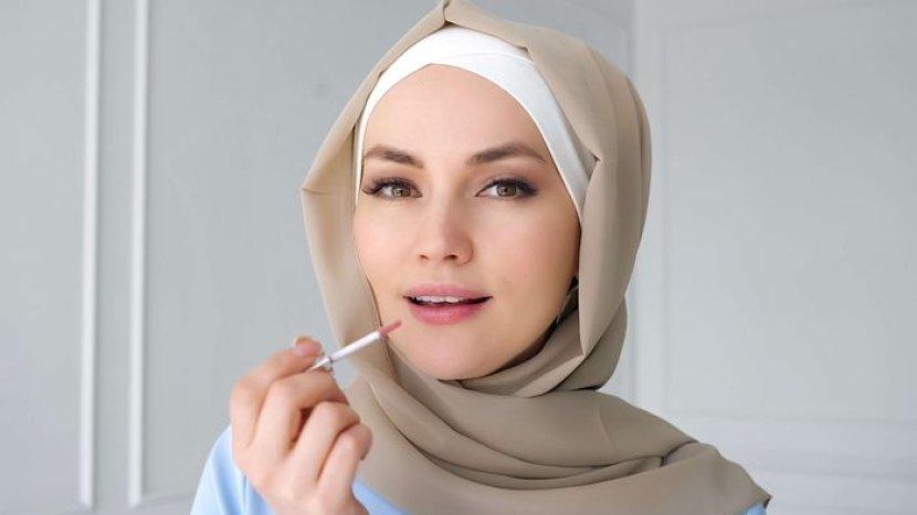 6 Rekomendasi Lipstik Terbaik untuk Tampil Cantik Waktu Lebaran, Tetap Stay On Meski Makan Opor