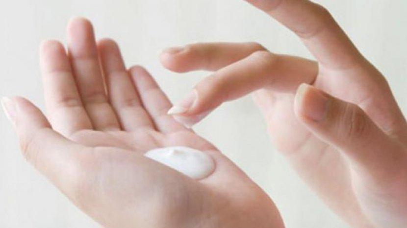 4 Produk Pelembab untuk Kulit Berminyak, Salah Satunya Emina Moist in Bottle Moisturizer