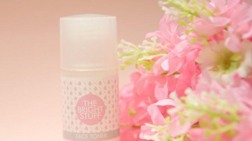 Review Toner Emina The Bright Stuff, dari Kemasan hingga Manfaatnya bagi Kulit