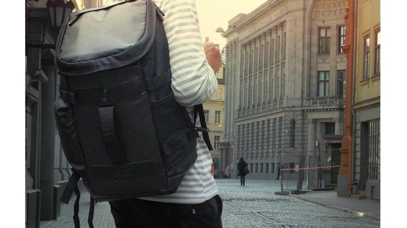 Mencari Tas Laptop dengan Kompartemen Banyak? Uneed Curve Solusinya